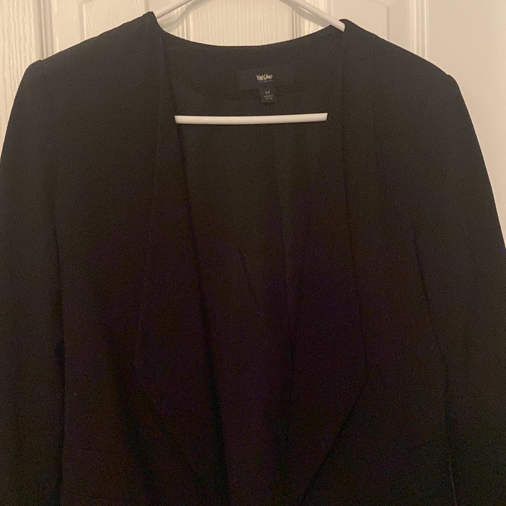 Cute basic blazer - Picture 2 of 3